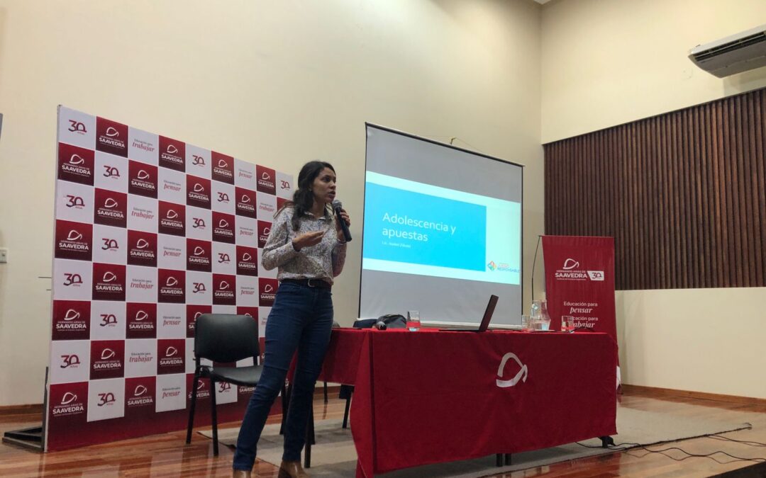 CAPACITACIONES PARA DOCENTES Y EQUIPOS