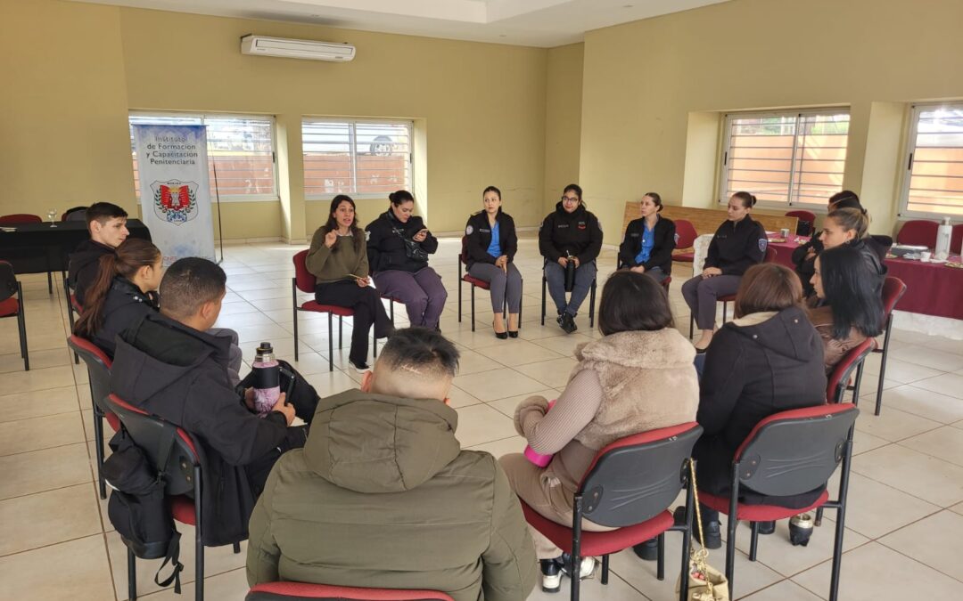 CAPACITANDO AL PERSONAL DE PENITENCIARIA